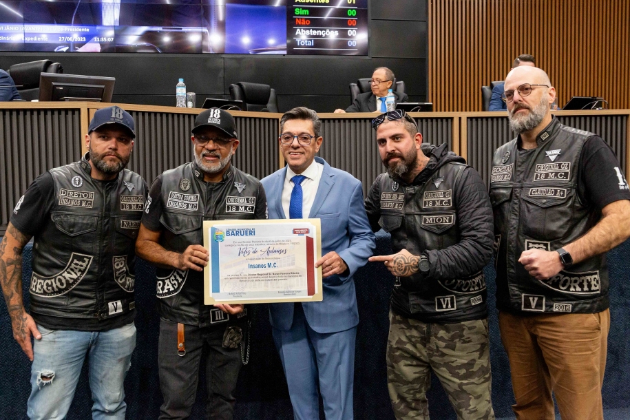 Insanos Moto Clube recebe homenagem na Câmara de Barueri por trabalho social