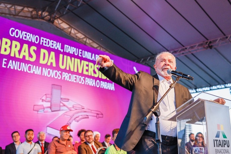 Lula anuncia retomada de obras da Unila e investimentos em escolas no Paraná