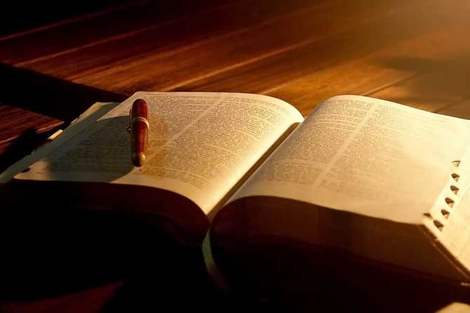 O que a Bíblia fala sobre o Homossexualismo