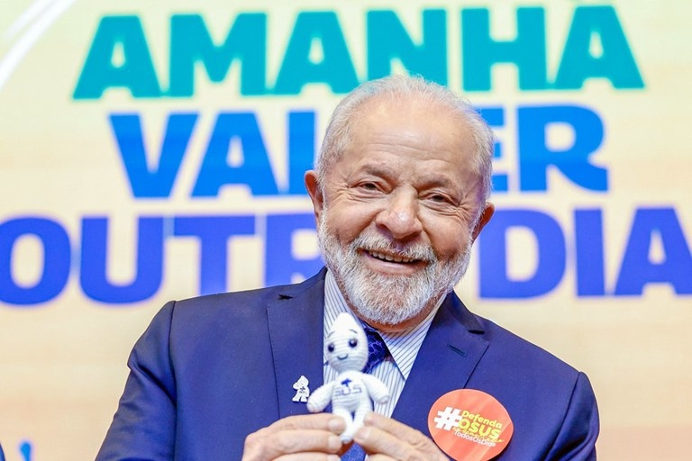 Governo Lula garante pagamento do novo piso da enfermagem no setor público