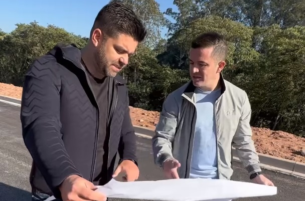 Danilo Joan acompanha obras de construção da nova avenida do Polvilho