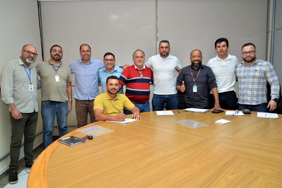 Câmara Municipal de Santana de Parnaíba recebe representantes da Sabesp