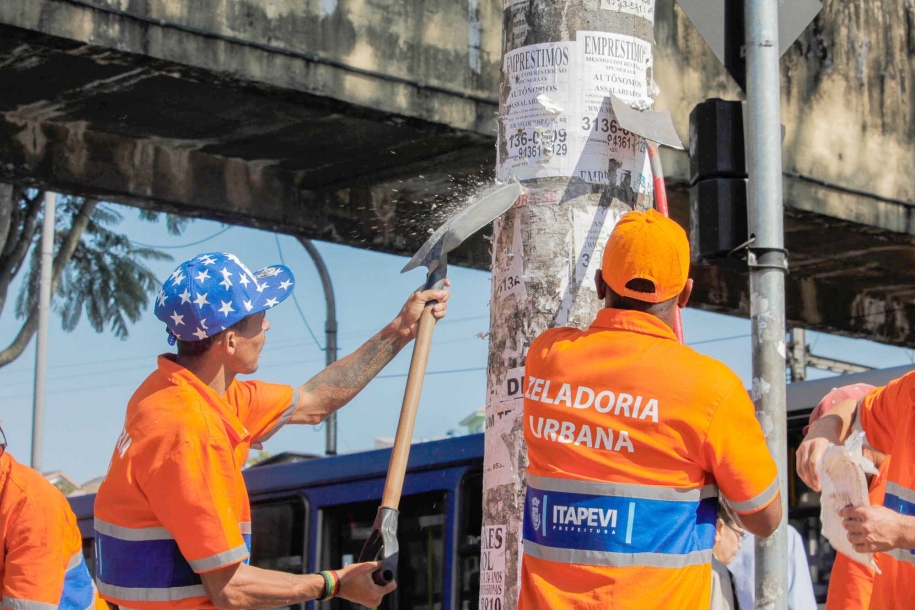 Salão de Festas é multado em R$ 45 mil por colar lambe-lambes