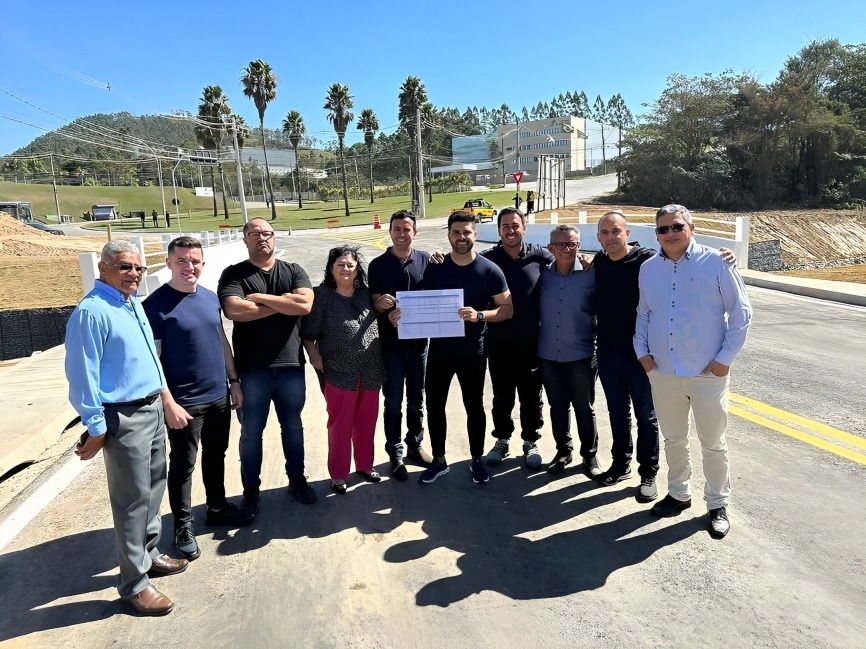 Danilo Joan entrega Nova Ponte em Jordanésia fortalecendo a infraestrutura de Cajamar 