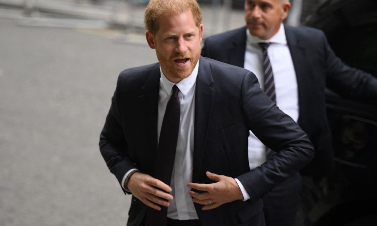 Site da família remove título de ‘Sua Alteza Real’ de príncipe Harry