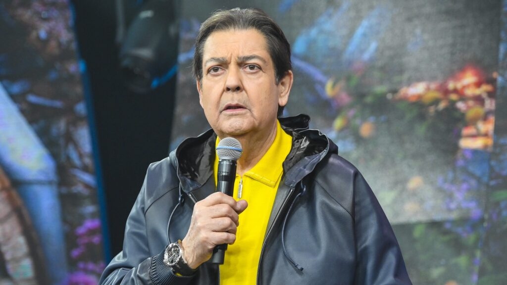 Einstein recebe coração para transplante, e Faustão é operado