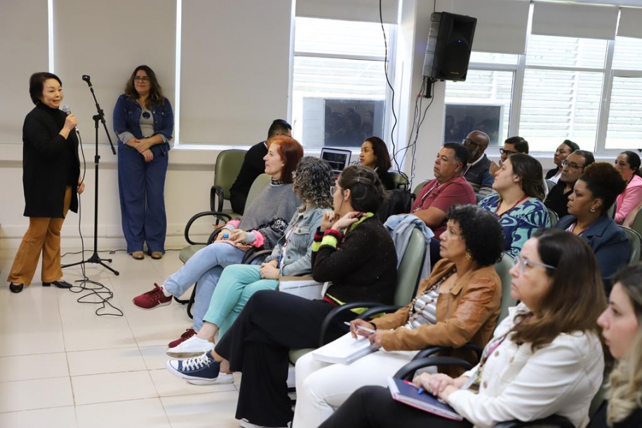 Serviços especializados de Barueri discutem assistência a pessoas em situação de rua