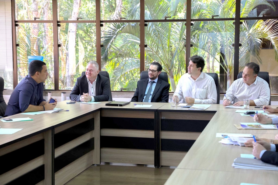 Rogério Lins assina acordo com Catalunha para gerar empregos