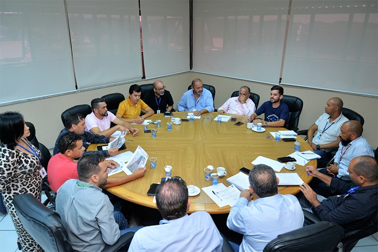 Vereadores parnaibanos se reúnem com diretoria da Sabesp
