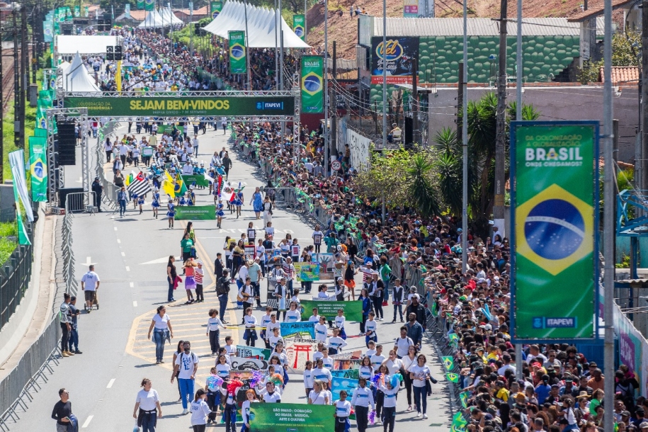 Desfile Cívico de 7 de Setembro de Itapevi reúne 10 mil pessoas 