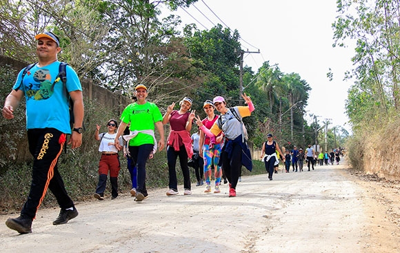 Trekking de Santana de Parnaíba reúne moradores e educadores em bate e volta de 28 km