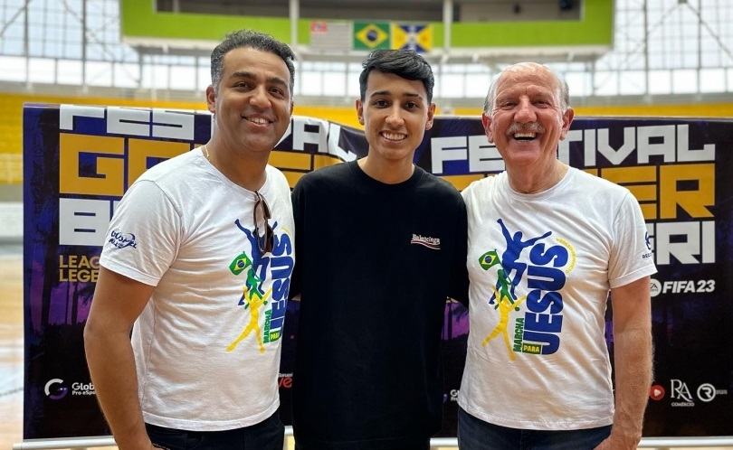 Beto Piteri e Jonatas Randal prestigiam evento de games em Barueri