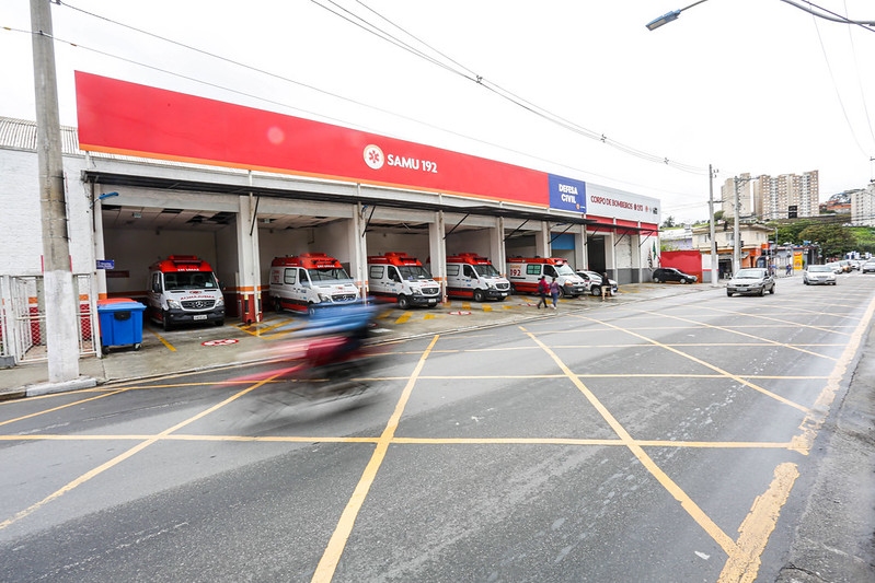 Itapevi entrega novas ambulâncias UTIs e motos para o SAMU