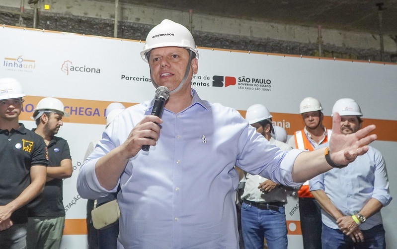 Governador Tarcísio acompanha chegada do tatuzão à futura estação Perdizes de metrô