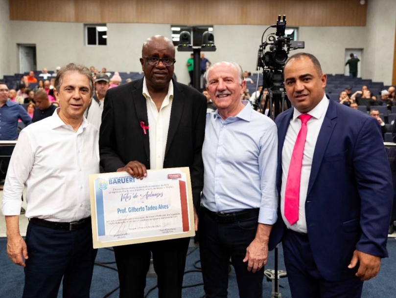 Furlan e Piteri homenageiam professor Gilberto por sua dedicação à educação