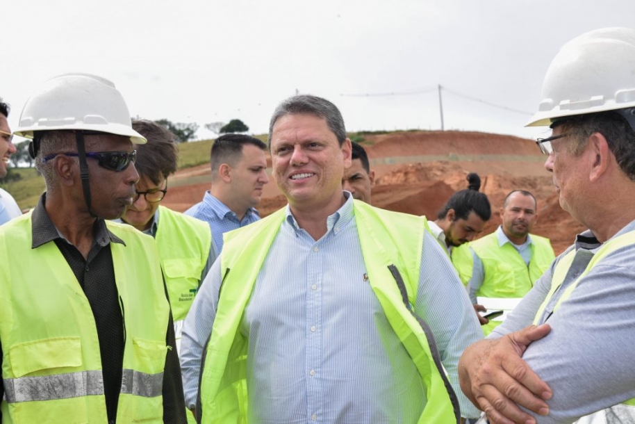 Governador Tarcísio inspeciona expansão da malha viária paulista 