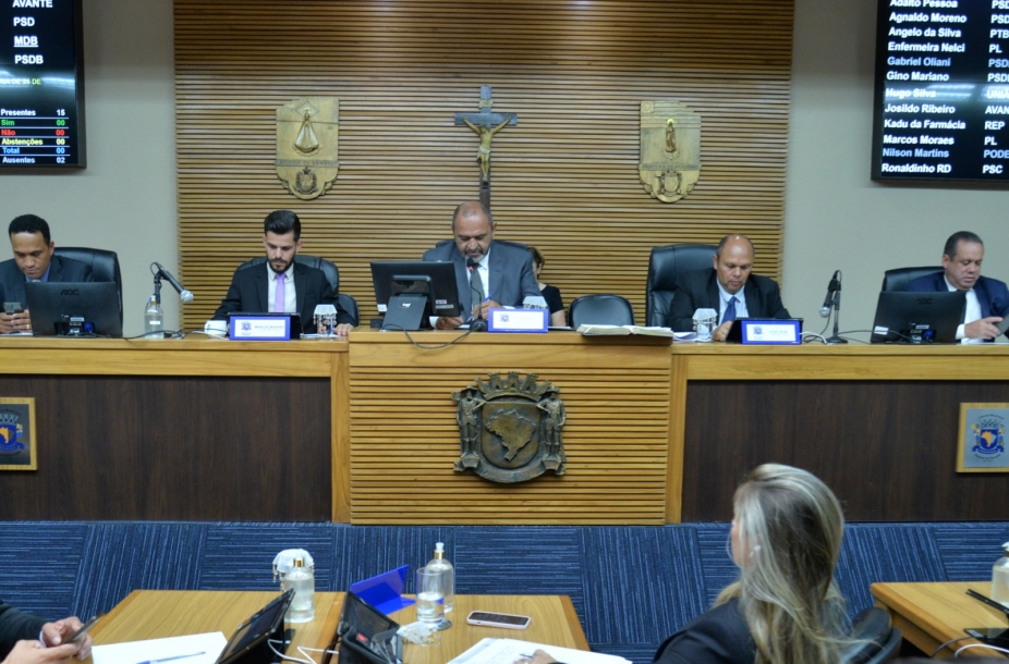 Câmara de Parnaíba aprova contas da gestão Elvis Cezar