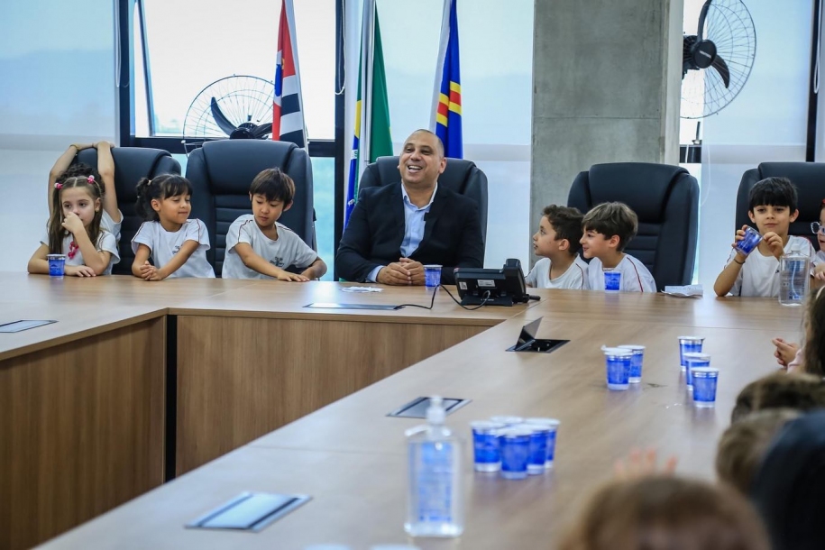 Marcos Tonho compartilha experiências com alunos da Tip Toe Discovery 