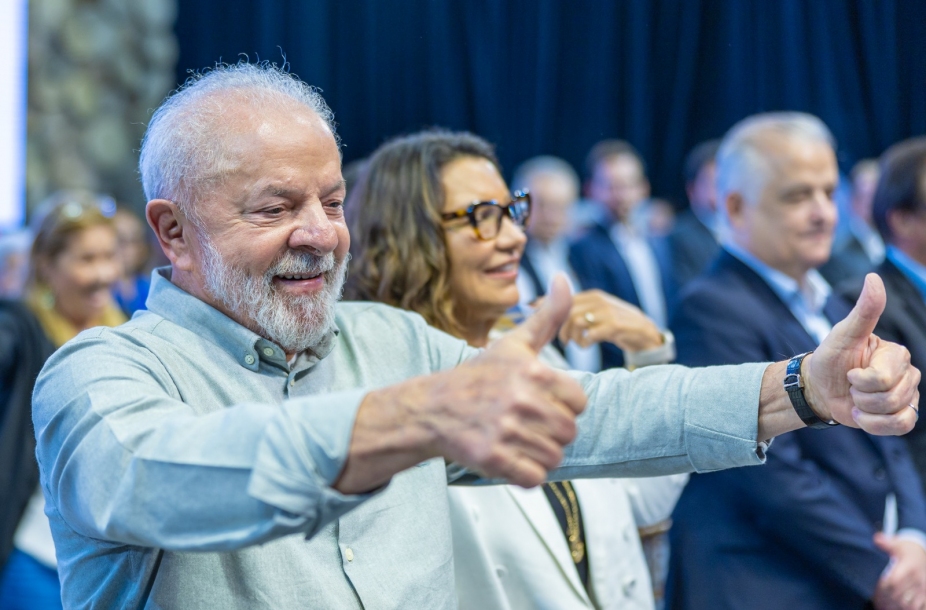 Caixa paga o novo Bolsa Família a 21,45 milhões de beneficiários 