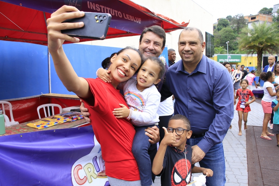 Marcos Tonho e Elvis Cezar prestigiam festa em comemoração ao mês das crianças