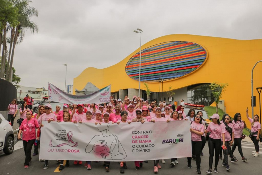 Caminhada Rosa mobiliza grande público no combate ao câncer de mama em Barueri 