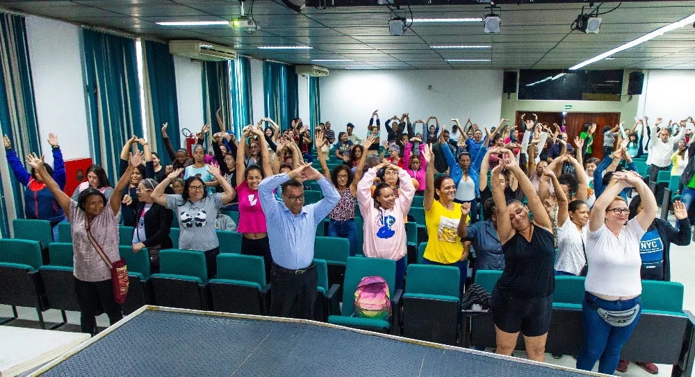 Palestra capacita 1200 integrantes do Programa Recomeçar