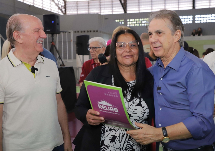 Furlan e Piteri entregam termos de extinção de dívida para 415 famílias