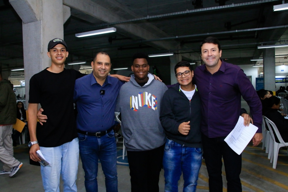 Mega Feirão de Empregos de Santana de Parnaíba atende mais de seis mil pessoas