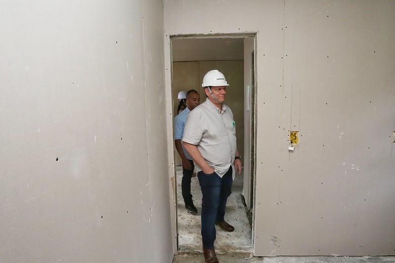 Governador Tarcísio faz visita técnica a novos conjuntos de moradias