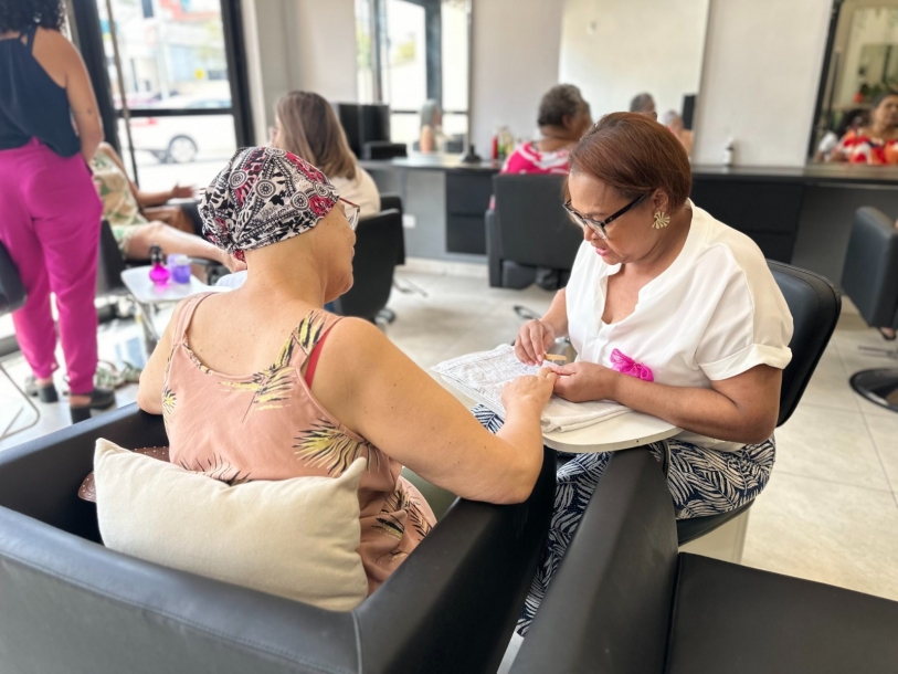 Dia de Beleza de Ester empodera mulheres na luta contra o Câncer em Cajamar
