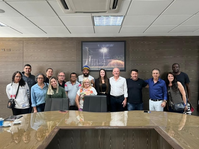 Furlan e Piteri discutem impactos das fortes chuvas com os moradores do Jardim Maria Helena