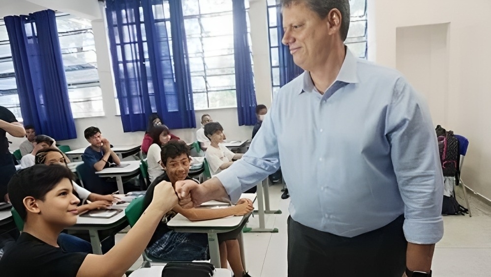 Tarcísio investe mais de R$ 620 milhões e entrega 743 obras em escolas e creches