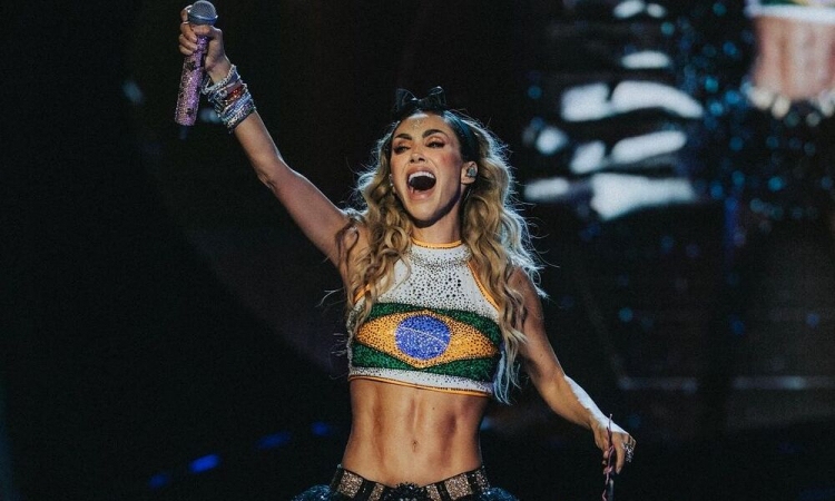 Anahí tem febre de 38,6ºC em dia de show do RBD em São Paulo