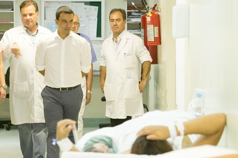 Lins prioriza saúde e anuncia medidas emergenciais na Maternidade 