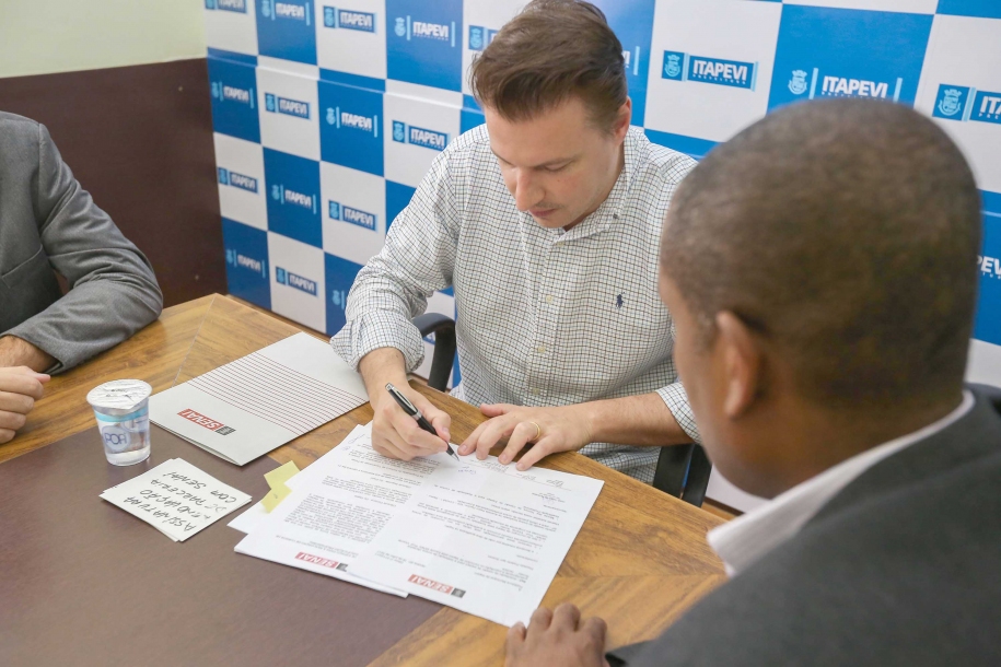Igor Soares atende estudantes e renova a permanência do SENAI 