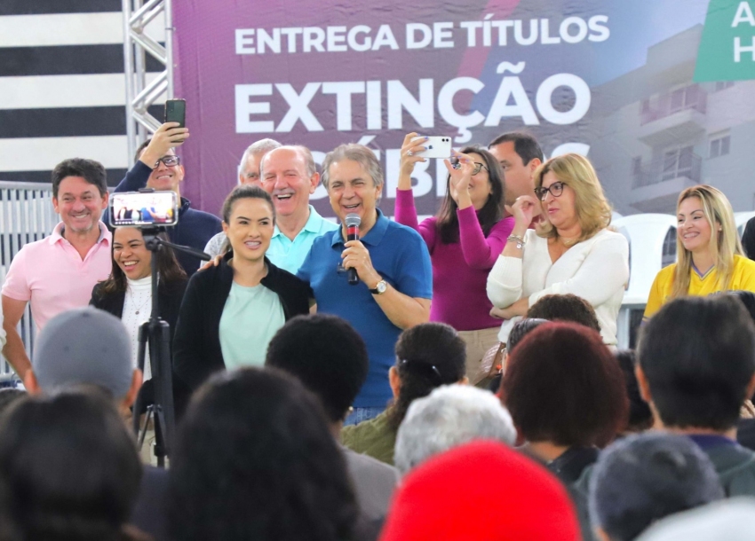 Furlan e Piteri entregam mais de 580 termos de quitação de dívida