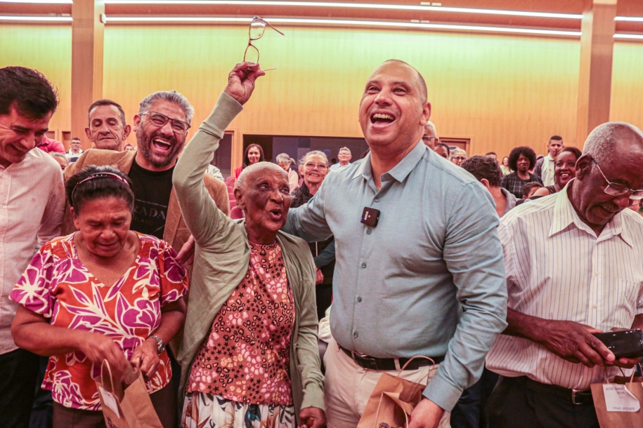 Marcos Tonho realiza entrega de mais de 150 óculos de grau gratuitos