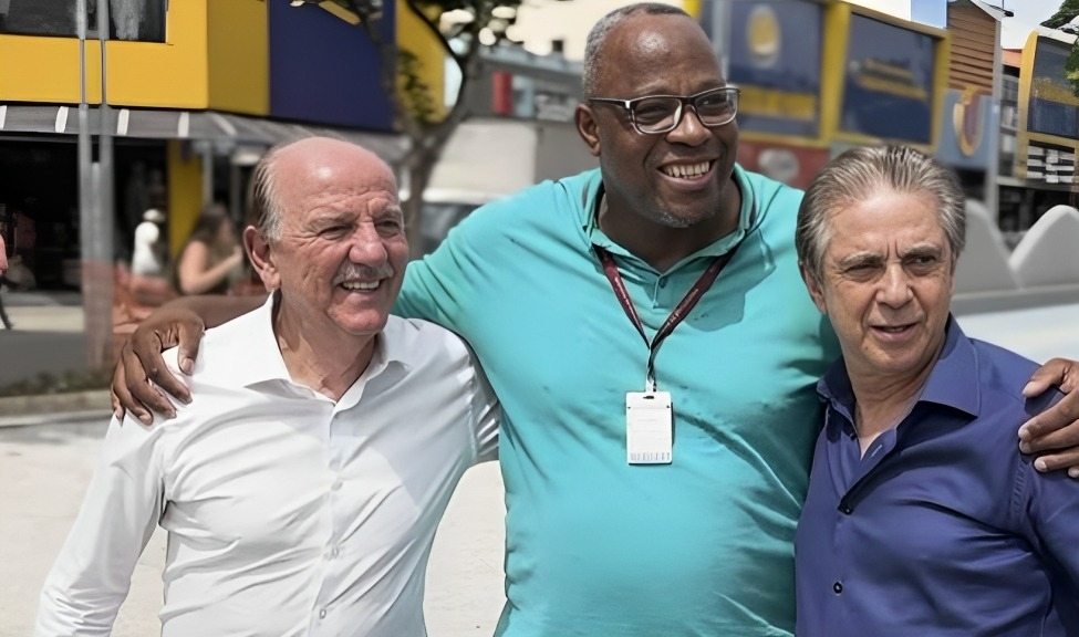 Rubens Furlan e Beto Piteri vistoriam reforma do Boulevard Central de Barueri 