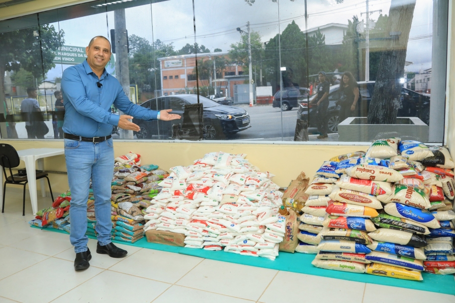 Jogo das Estrelas Brasil arrecada milhares alimentos em Santana de Parnaíba 