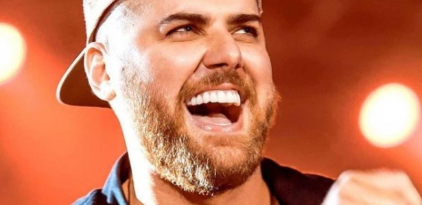 Zé Neto recebe alta hospitalar após fraturar costelas em acidente de carro