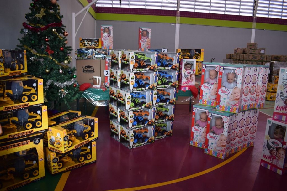 Furlan e Piteri promovem entrega de mais de 60 mil presentes de Natal em Barueri 