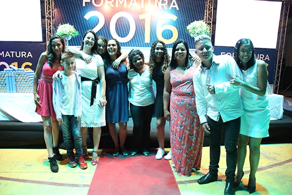 350 alunos recebem certificados de conclusão dos cursos da SEMEDES