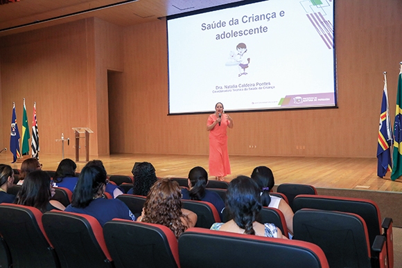 Agentes comunitários de saúde passam por capacitação para atendimento em Parnaíba