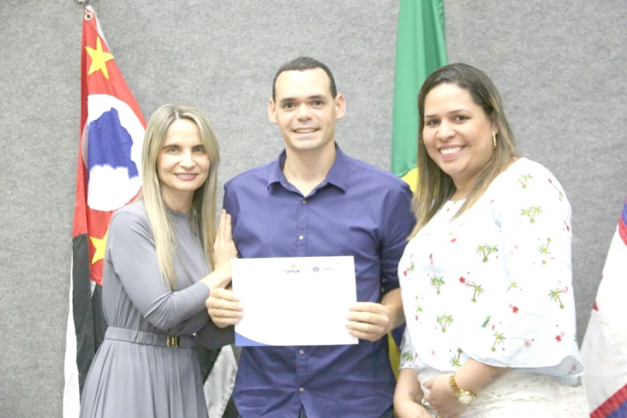 Paula Ribas entrega 75 novos certificados de curso do SENAC