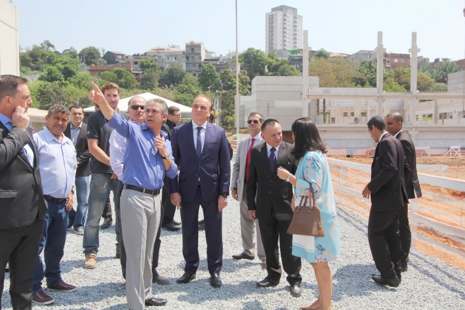 Furlan e Paulo Dimas vistoriam as obras do novo Fórum de Barueri