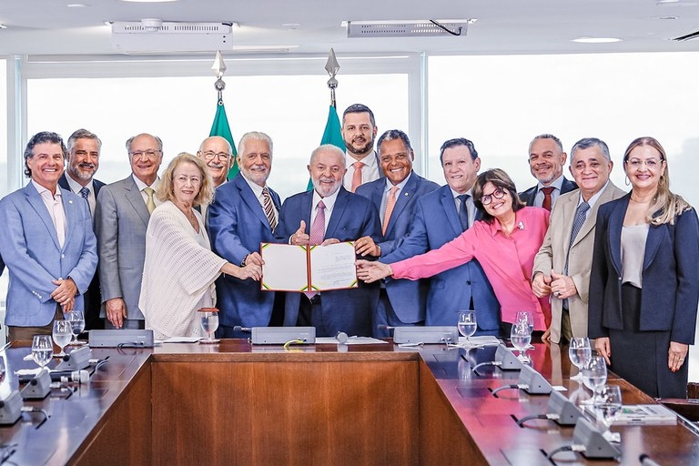 Presidente Lula sanciona lei que determina revisão anual da tabela do SUS