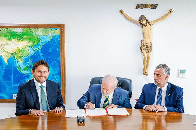 Presidente Lula sanciona lei que permite que emissoras de rádio atuem como sociedades unipessoais