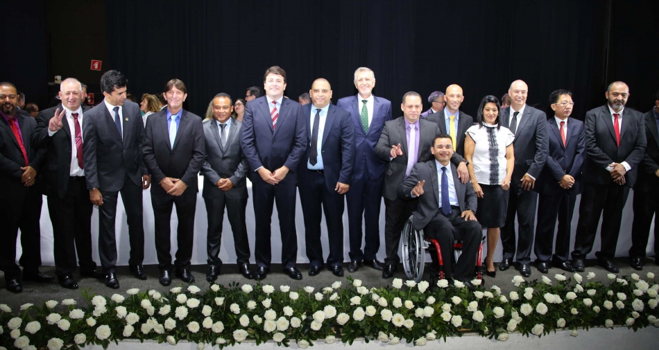 Prefeito Elvis Cezar é empossado para realizar seu segundo mandato 