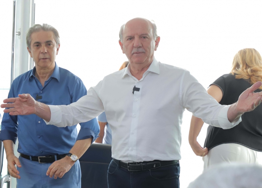 Furlan e Piteri concedem 10% de aumento aos professores de Barueri 