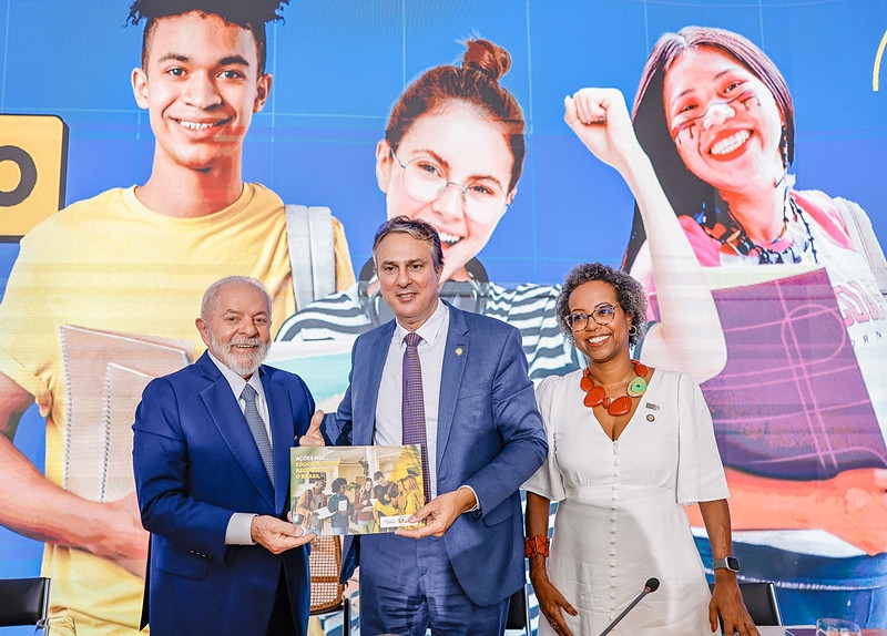 Lula lança bolsa de R$ 9.200 por aluno para permanência de estudantes no Ensino Médio